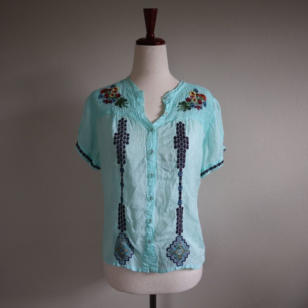 Johnny Was Blue Crepe Embroidered Button Down Blouse Size Small